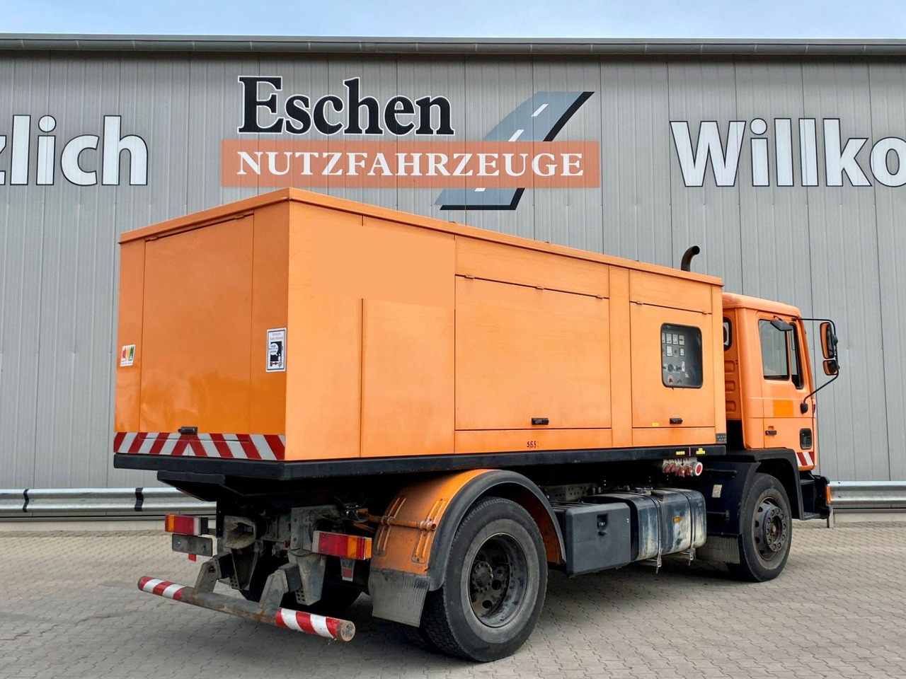 MAN 18.272 Polyma Stromaggregat/168kW | 3x Sitze*AHK - Kuorma-auto: kuva MAN 18.272 Polyma Stromaggregat/168kW | 3x Sitze*AHK - Kuorma-auto MAN 18.272 Polyma Stromaggregat/168kW | 3x Sitze*AHK - Kuorma-auto: kuva MAN 18.272 Polyma Stromaggregat/168kW | 3x Sitze*AHK - Kuorma-auto
