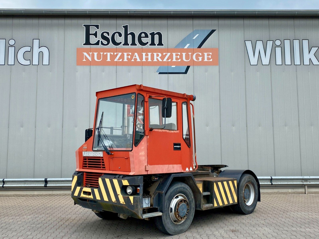 Terberg RT20 4x4 Rangierfahrzeug | Automatik - Kuorma-auto: kuva Terberg RT20 4x4 Rangierfahrzeug | Automatik - Kuorma-auto Terberg RT20 4x4 Rangierfahrzeug | Automatik - Kuorma-auto: kuva Terberg RT20 4x4 Rangierfahrzeug | Automatik - Kuorma-auto