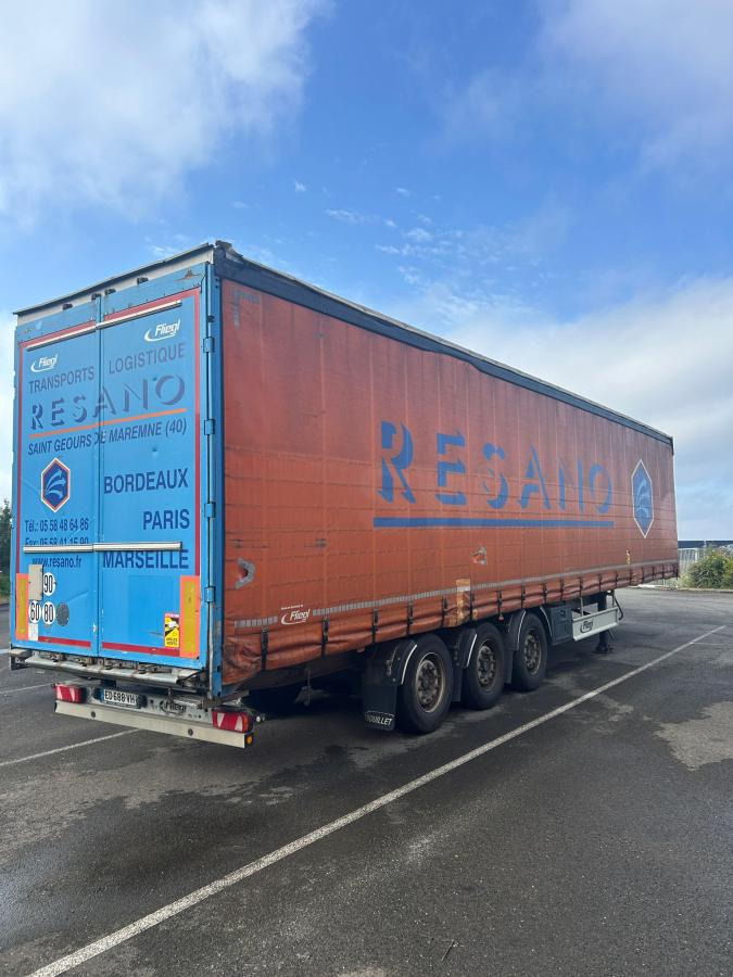 Fliegl - Pressukapellipuoliperävaunu: kuva Fliegl - Pressukapellipuoliperävaunu Fliegl - Pressukapellipuoliperävaunu: kuva Fliegl - Pressukapellipuoliperävaunu