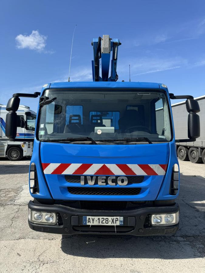 Itsekulkevat henkilönostimet Iveco Eurocargo 100E18: kuva Itsekulkevat henkilönostimet Iveco Eurocargo 100E18