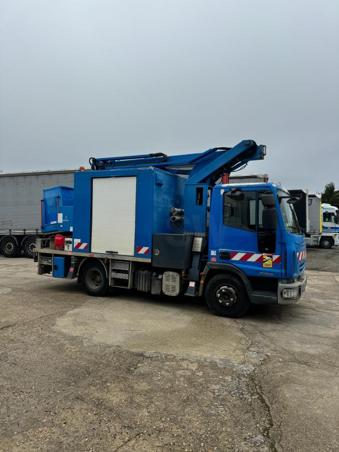 Iveco Eurocargo 100E18 - Itsekulkevat henkilönostimet: kuva Iveco Eurocargo 100E18 - Itsekulkevat henkilönostimet Iveco Eurocargo 100E18 - Itsekulkevat henkilönostimet: kuva Iveco Eurocargo 100E18 - Itsekulkevat henkilönostimet