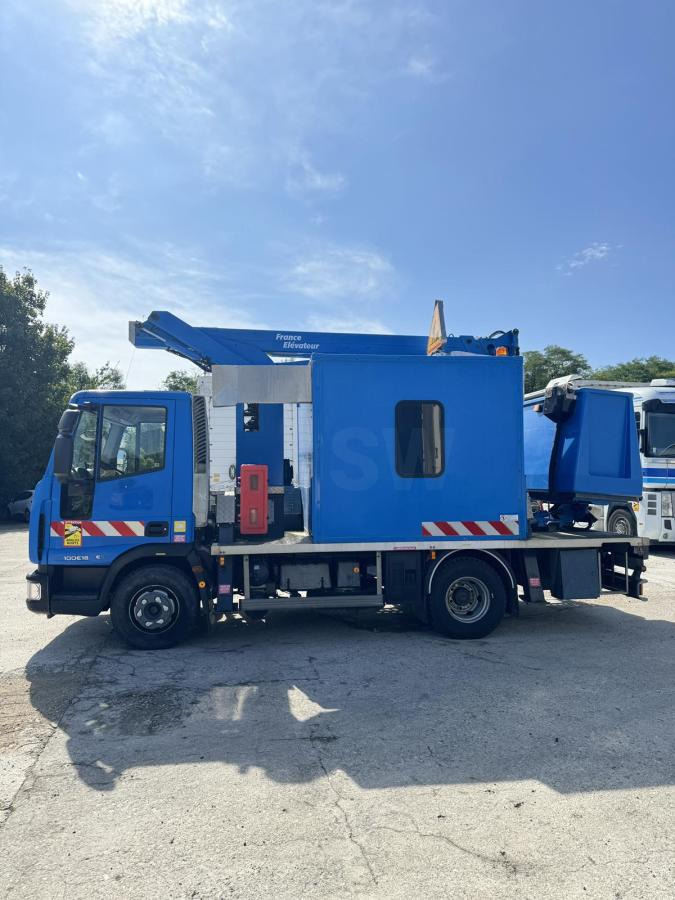 Iveco Eurocargo 100E18 - Itsekulkevat henkilönostimet: kuva Iveco Eurocargo 100E18 - Itsekulkevat henkilönostimet Iveco Eurocargo 100E18 - Itsekulkevat henkilönostimet: kuva Iveco Eurocargo 100E18 - Itsekulkevat henkilönostimet