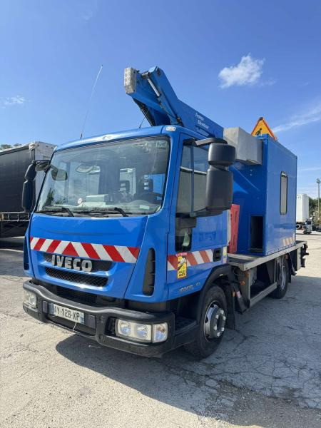 Itsekulkevat henkilönostimet Iveco Eurocargo 100E18: kuva Itsekulkevat henkilönostimet Iveco Eurocargo 100E18