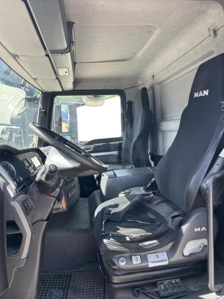 Pressukapelli kuorma-auto MAN TGL 12.250: kuva Pressukapelli kuorma-auto MAN TGL 12.250 Pressukapelli kuorma-auto MAN TGL 12.250: kuva Pressukapelli kuorma-auto MAN TGL 12.250