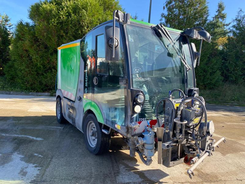 Mathieu Azura MC210 - Lakaisuauto: kuva Mathieu Azura MC210 - Lakaisuauto Mathieu Azura MC210 - Lakaisuauto: kuva Mathieu Azura MC210 - Lakaisuauto