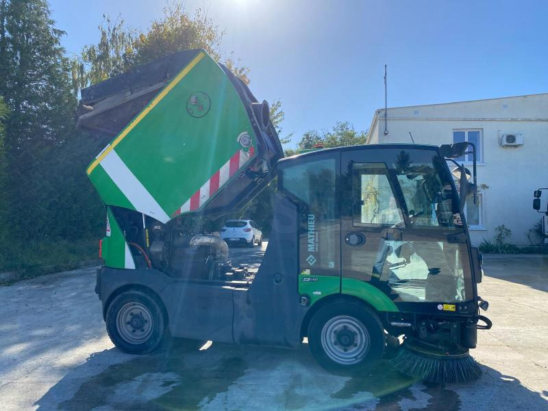 Mathieu Azura MC210 - Lakaisuauto: kuva Mathieu Azura MC210 - Lakaisuauto Mathieu Azura MC210 - Lakaisuauto: kuva Mathieu Azura MC210 - Lakaisuauto