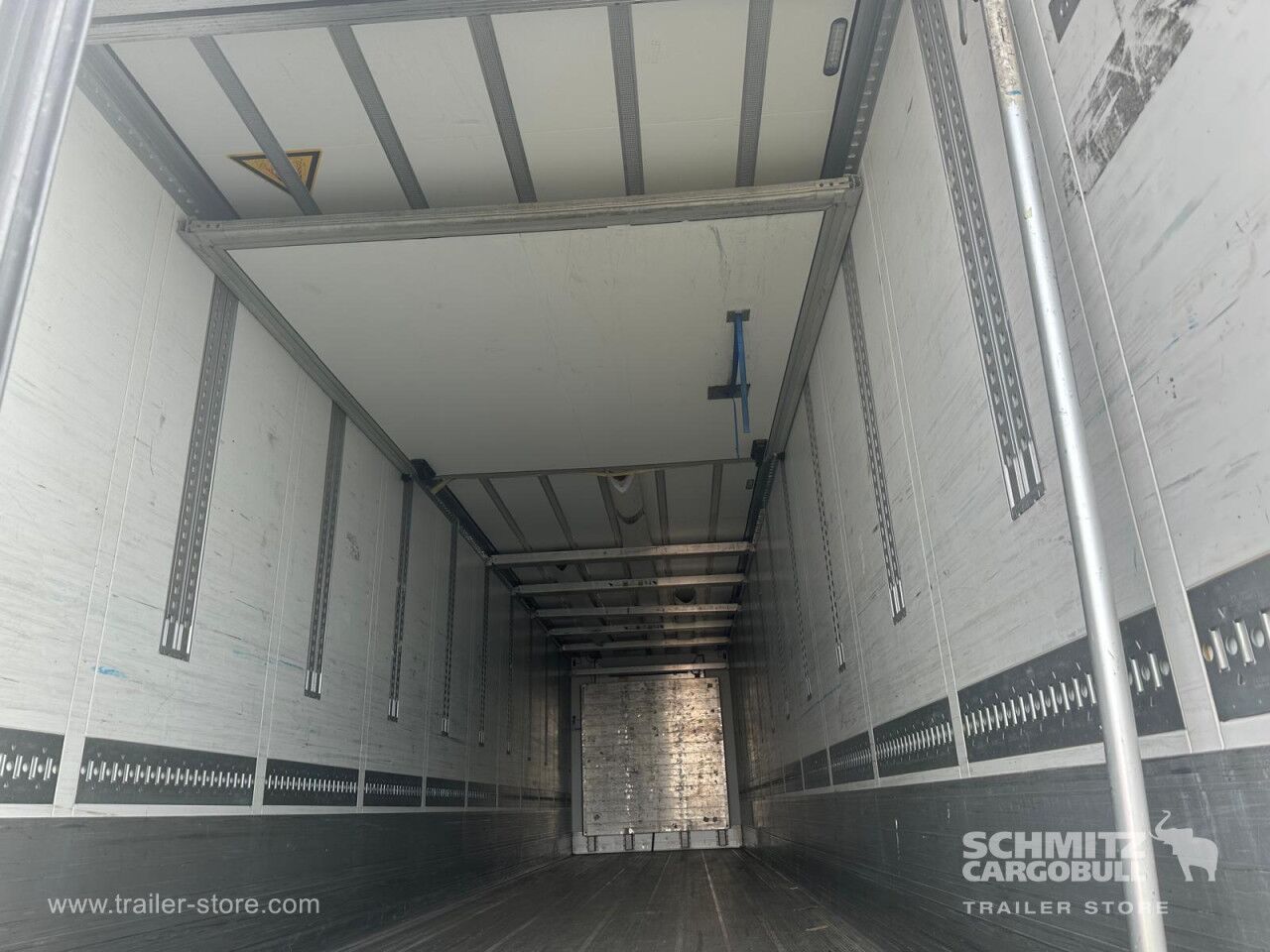 SCHMITZ Reefer Multitemp Double deck Taillift - Isoterminen puoliperävaunu: kuva SCHMITZ Reefer Multitemp Double deck Taillift - Isoterminen puoliperävaunu SCHMITZ Reefer Multitemp Double deck Taillift - Isoterminen puoliperävaunu: kuva SCHMITZ Reefer Multitemp Double deck Taillift - Isoterminen puoliperävaunu