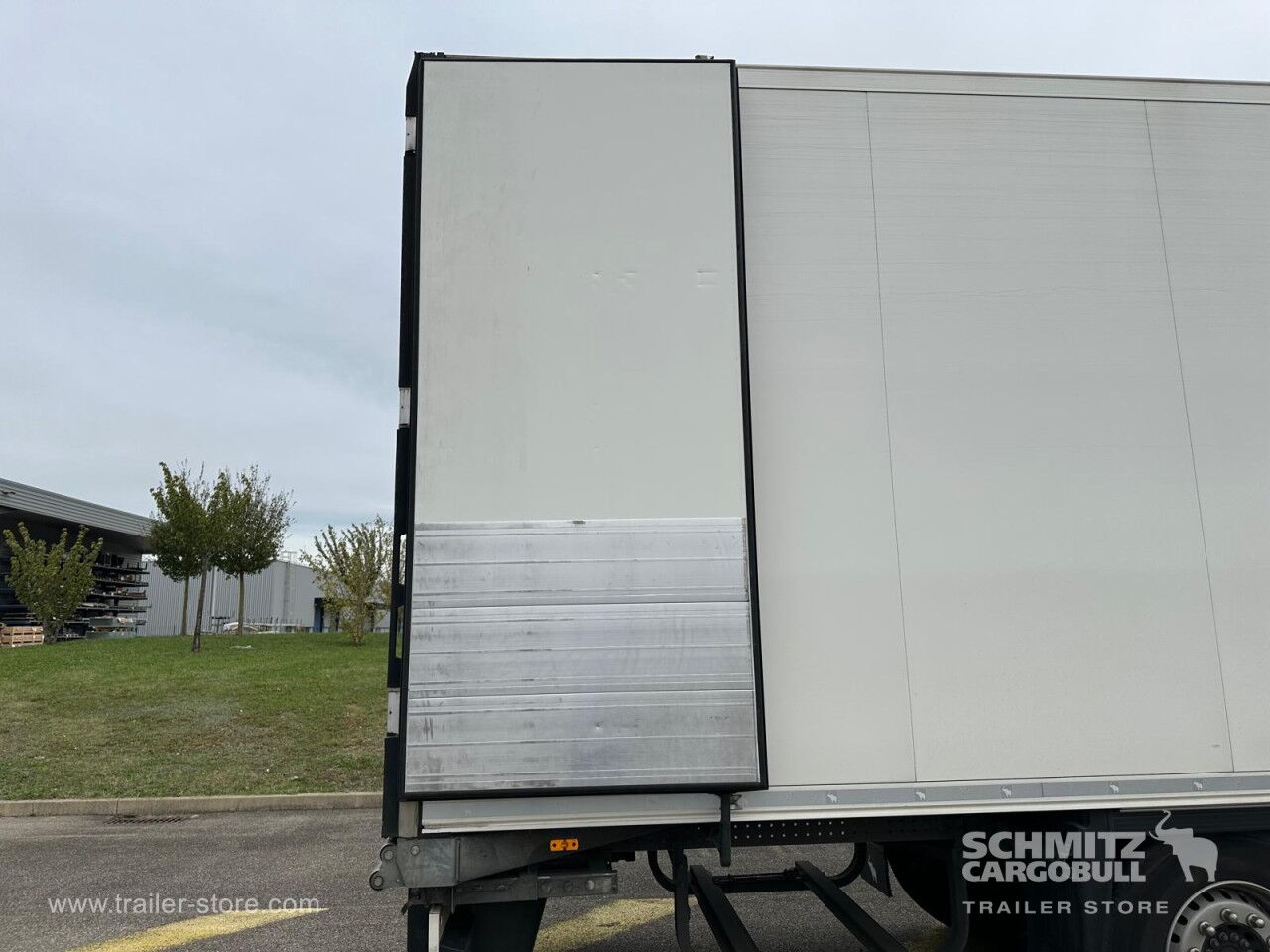 SCHMITZ Reefer Standard - Isoterminen puoliperävaunu: kuva SCHMITZ Reefer Standard - Isoterminen puoliperävaunu SCHMITZ Reefer Standard - Isoterminen puoliperävaunu: kuva SCHMITZ Reefer Standard - Isoterminen puoliperävaunu