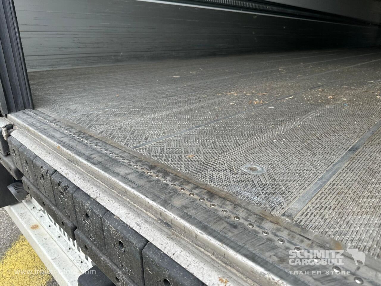 SCHMITZ Reefer Standard - Isoterminen puoliperävaunu: kuva SCHMITZ Reefer Standard - Isoterminen puoliperävaunu SCHMITZ Reefer Standard - Isoterminen puoliperävaunu: kuva SCHMITZ Reefer Standard - Isoterminen puoliperävaunu