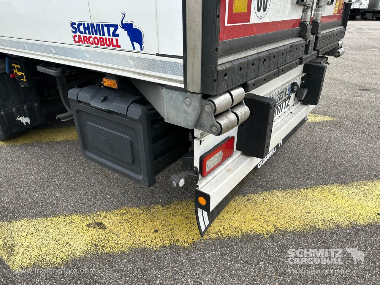 SCHMITZ Reefer Standard - Isoterminen puoliperävaunu: kuva SCHMITZ Reefer Standard - Isoterminen puoliperävaunu SCHMITZ Reefer Standard - Isoterminen puoliperävaunu: kuva SCHMITZ Reefer Standard - Isoterminen puoliperävaunu