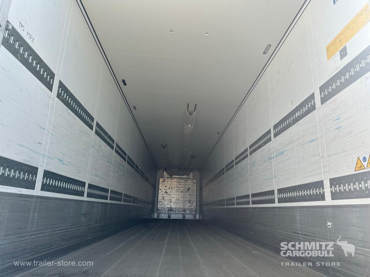 SCHMITZ Reefer Standard - Isoterminen puoliperävaunu: kuva SCHMITZ Reefer Standard - Isoterminen puoliperävaunu SCHMITZ Reefer Standard - Isoterminen puoliperävaunu: kuva SCHMITZ Reefer Standard - Isoterminen puoliperävaunu
