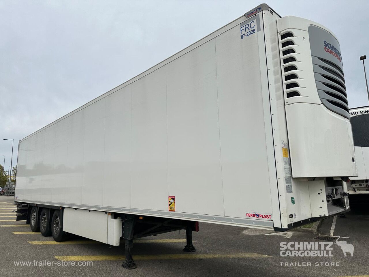 SCHMITZ Reefer Standard - Isoterminen puoliperävaunu: kuva SCHMITZ Reefer Standard - Isoterminen puoliperävaunu SCHMITZ Reefer Standard - Isoterminen puoliperävaunu: kuva SCHMITZ Reefer Standard - Isoterminen puoliperävaunu