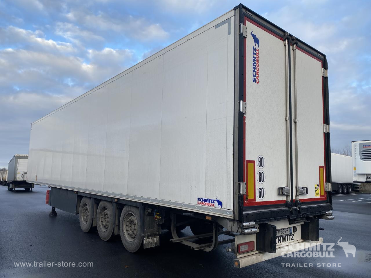 SCHMITZ Reefer Standard - Isoterminen puoliperävaunu: kuva SCHMITZ Reefer Standard - Isoterminen puoliperävaunu SCHMITZ Reefer Standard - Isoterminen puoliperävaunu: kuva SCHMITZ Reefer Standard - Isoterminen puoliperävaunu