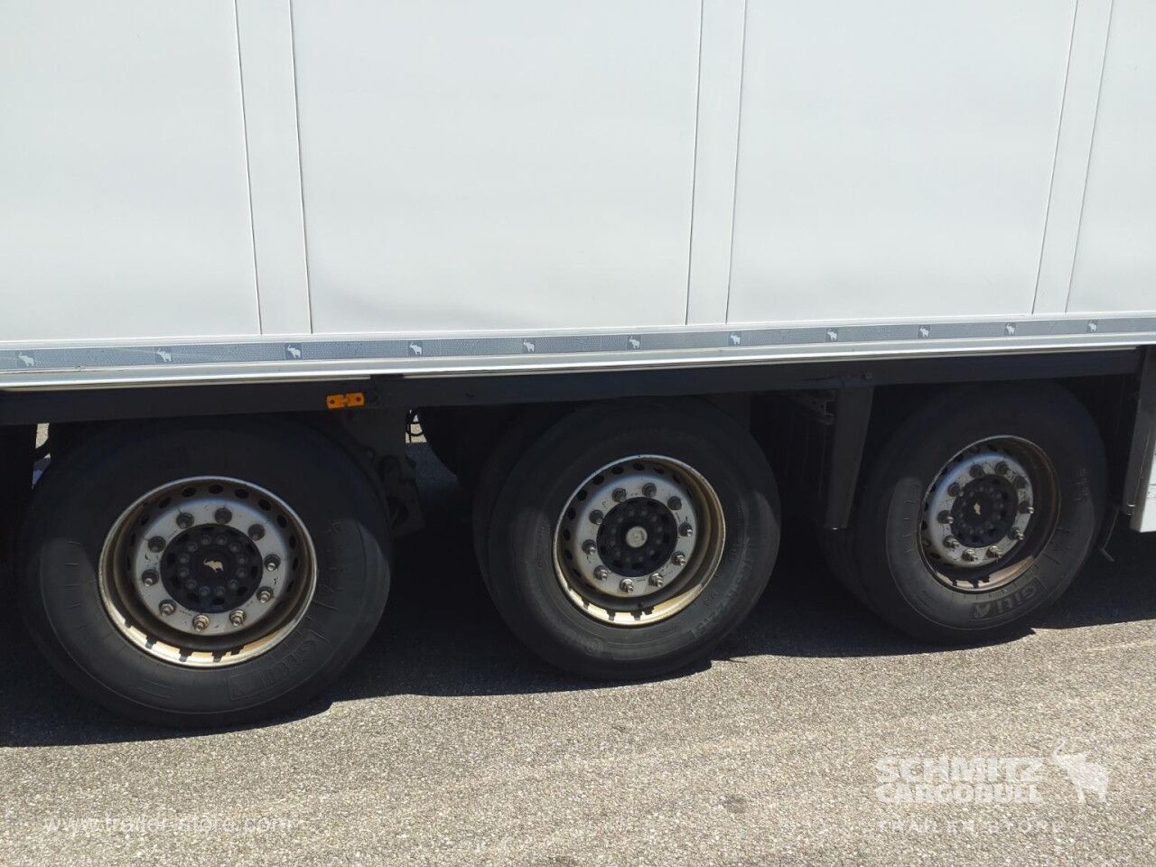 SCHMITZ Reefer Standard - Isoterminen puoliperävaunu: kuva SCHMITZ Reefer Standard - Isoterminen puoliperävaunu SCHMITZ Reefer Standard - Isoterminen puoliperävaunu: kuva SCHMITZ Reefer Standard - Isoterminen puoliperävaunu