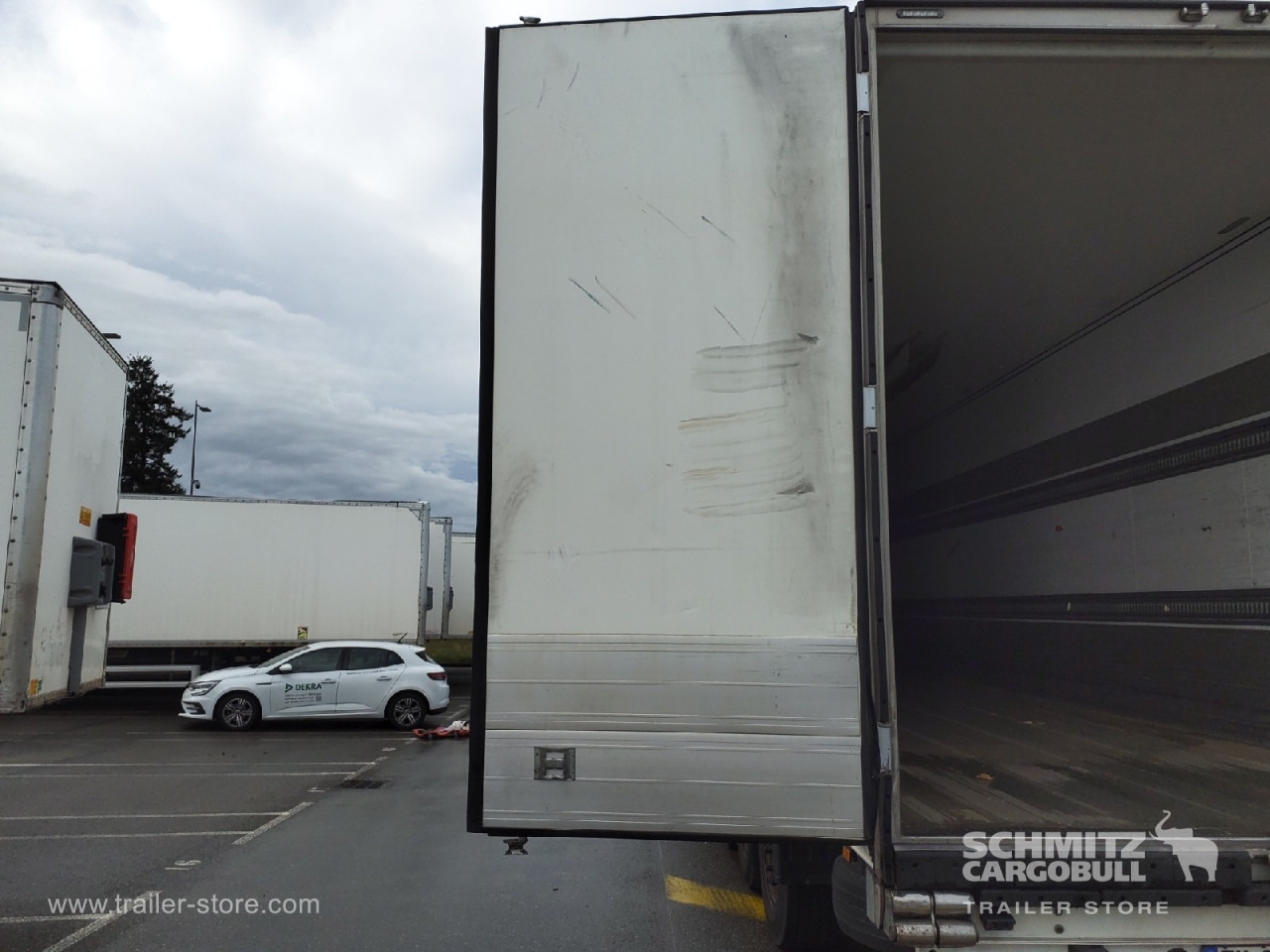 Isoterminen puoliperävaunu SCHMITZ Reefer Standard Taillift: kuva Isoterminen puoliperävaunu SCHMITZ Reefer Standard Taillift