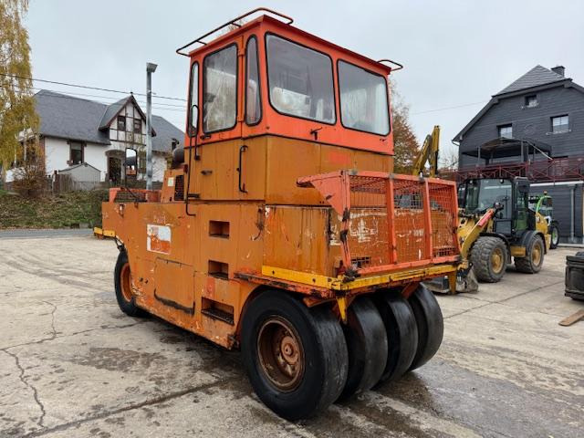 Hamm GRW 15 - Kumipyoräjyrä: kuva Hamm GRW 15 - Kumipyoräjyrä Hamm GRW 15 - Kumipyoräjyrä: kuva Hamm GRW 15 - Kumipyoräjyrä