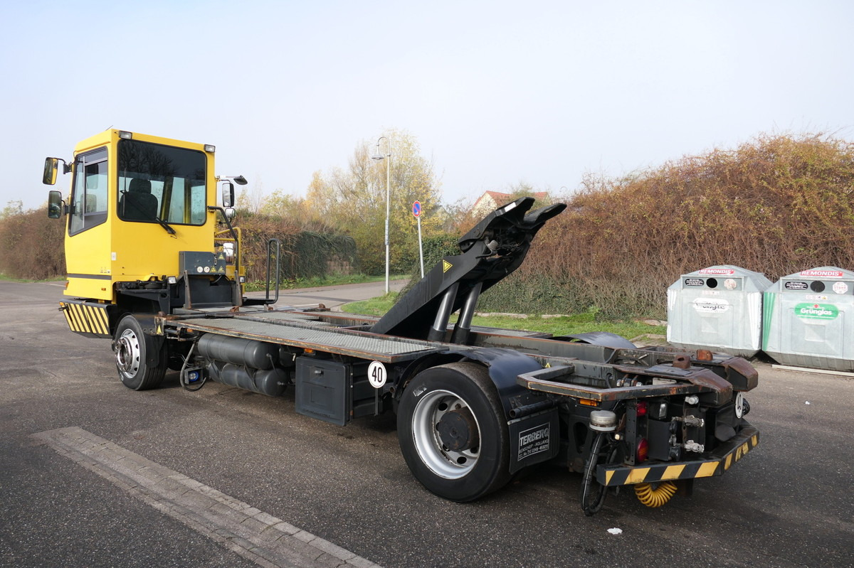 BC 182 Kamag Wiesel WBH 25 Umsetzfahrzeug - Konttialus/ Vaihtokuormatilat kuorma-auto: kuva BC 182 Kamag Wiesel WBH 25 Umsetzfahrzeug - Konttialus/ Vaihtokuormatilat kuorma-auto BC 182 Kamag Wiesel WBH 25 Umsetzfahrzeug - Konttialus/ Vaihtokuormatilat kuorma-auto: kuva BC 182 Kamag Wiesel WBH 25 Umsetzfahrzeug - Konttialus/ Vaihtokuormatilat kuorma-auto