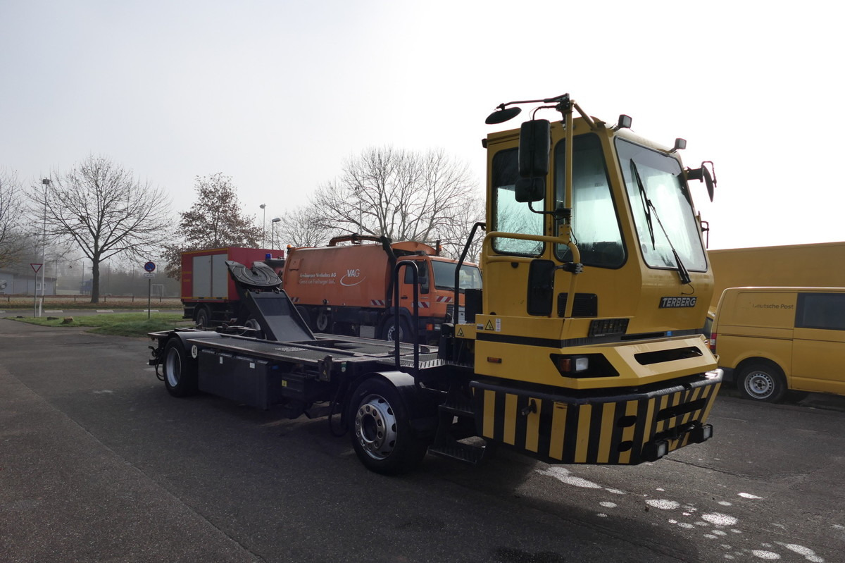 BC 182 Kamag Wiesel WBH 25 Umsetzfahrzeug - Konttialus/ Vaihtokuormatilat kuorma-auto: kuva BC 182 Kamag Wiesel WBH 25 Umsetzfahrzeug - Konttialus/ Vaihtokuormatilat kuorma-auto BC 182 Kamag Wiesel WBH 25 Umsetzfahrzeug - Konttialus/ Vaihtokuormatilat kuorma-auto: kuva BC 182 Kamag Wiesel WBH 25 Umsetzfahrzeug - Konttialus/ Vaihtokuormatilat kuorma-auto
