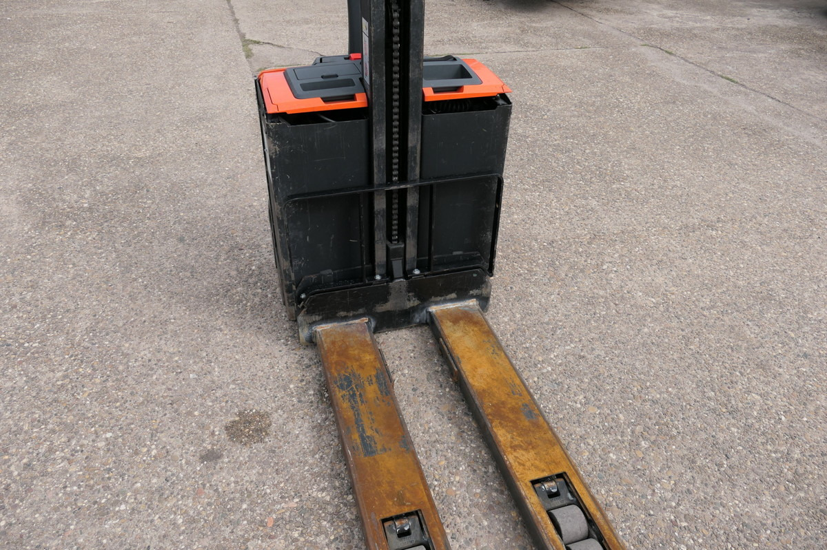 BT SWE 080L Batterie 06/2019 - Haarukkavaunu: kuva BT SWE 080L Batterie 06/2019 - Haarukkavaunu BT SWE 080L Batterie 06/2019 - Haarukkavaunu: kuva BT SWE 080L Batterie 06/2019 - Haarukkavaunu