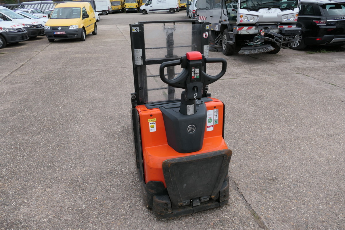 BT SWE 200D Batterie 16/2021 - Haarukkavaunu: kuva BT SWE 200D Batterie 16/2021 - Haarukkavaunu BT SWE 200D Batterie 16/2021 - Haarukkavaunu: kuva BT SWE 200D Batterie 16/2021 - Haarukkavaunu