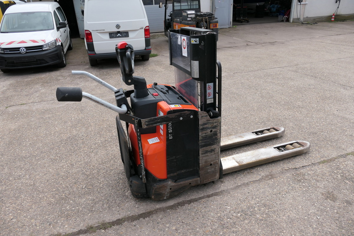 BT SWE 200D Batterie 46/2021 - Haarukkavaunu: kuva BT SWE 200D Batterie 46/2021 - Haarukkavaunu BT SWE 200D Batterie 46/2021 - Haarukkavaunu: kuva BT SWE 200D Batterie 46/2021 - Haarukkavaunu