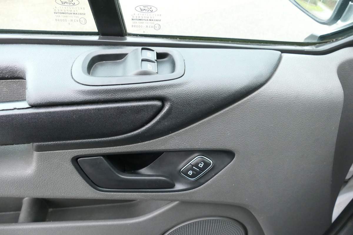 Pieni pakettiauto FORD Transit Custom 280 TDCI L1H1 COC KLIMA: kuva Pieni pakettiauto FORD Transit Custom 280 TDCI L1H1 COC KLIMA