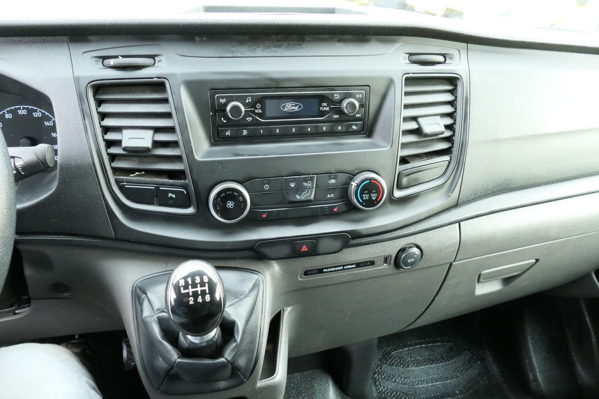 Pieni pakettiauto FORD Transit Custom 280 TDCI L1H1 COC KLIMA: kuva Pieni pakettiauto FORD Transit Custom 280 TDCI L1H1 COC KLIMA