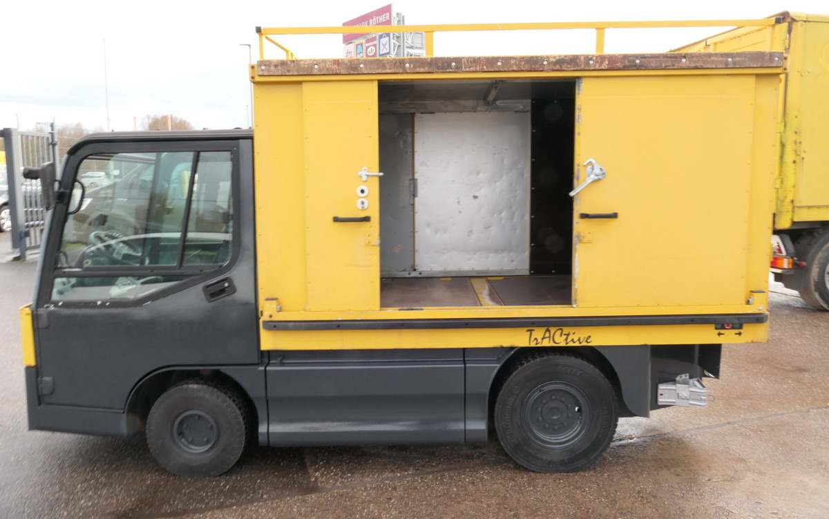 LINDE W20 Schlepper Tractive Batterie 13/2023 - Vetotrukki: kuva LINDE W20 Schlepper Tractive Batterie 13/2023 - Vetotrukki LINDE W20 Schlepper Tractive Batterie 13/2023 - Vetotrukki: kuva LINDE W20 Schlepper Tractive Batterie 13/2023 - Vetotrukki