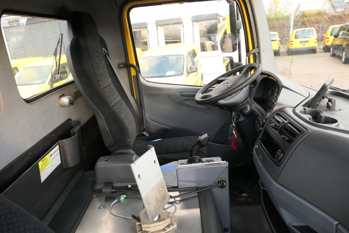 Interior photo 1: Konttialus/ Vaihtokuormatilat kuorma-auto MERCEDES-BENZ KAMAG WBH 25 Wiesel Terberg Umsetzfahrz. Sattelk