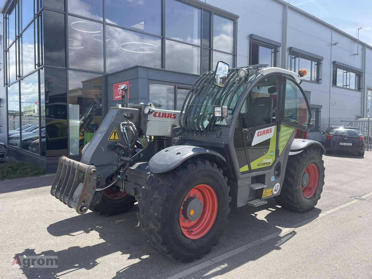 CLAAS Scorpion 7044 - Kurottaja: kuva CLAAS Scorpion 7044 - Kurottaja CLAAS Scorpion 7044 - Kurottaja: kuva CLAAS Scorpion 7044 - Kurottaja