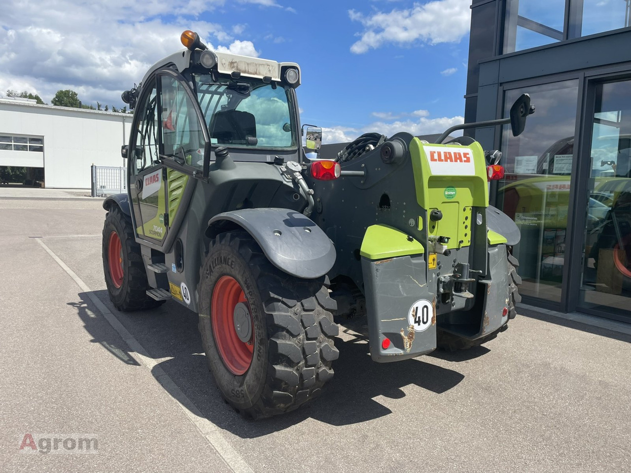 CLAAS Scorpion 7044 - Kurottaja: kuva CLAAS Scorpion 7044 - Kurottaja CLAAS Scorpion 7044 - Kurottaja: kuva CLAAS Scorpion 7044 - Kurottaja