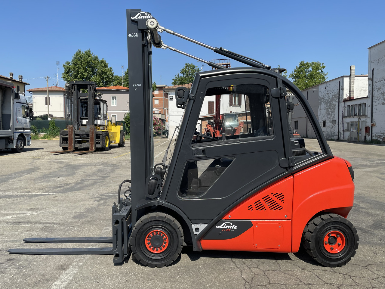 LINDE H 25 D - Dieseltrukki: kuva LINDE H 25 D - Dieseltrukki LINDE H 25 D - Dieseltrukki: kuva LINDE H 25 D - Dieseltrukki
