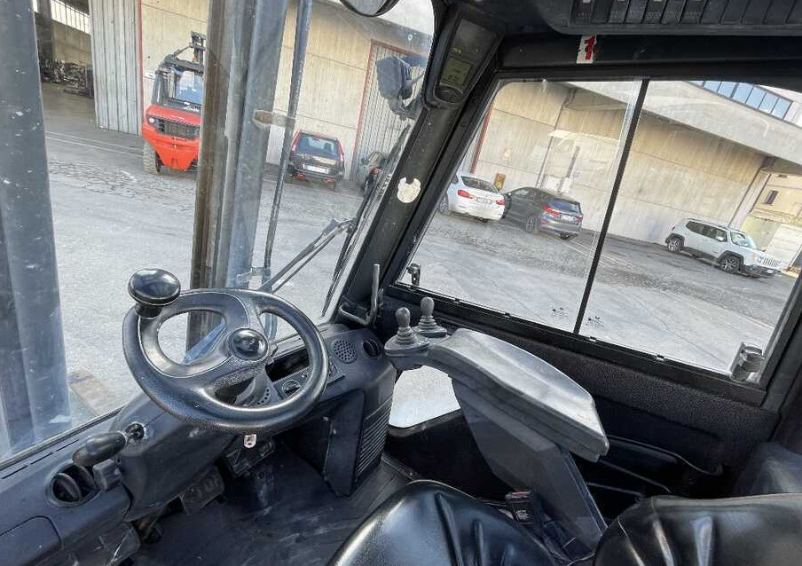 Linde H 30 D/393 - Dieseltrukki: kuva Linde H 30 D/393 - Dieseltrukki Linde H 30 D/393 - Dieseltrukki: kuva Linde H 30 D/393 - Dieseltrukki