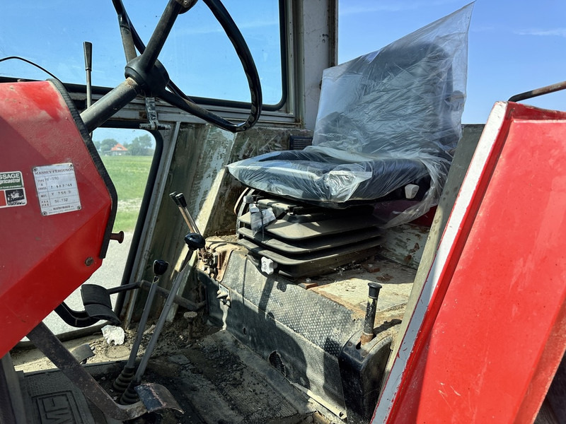 Massey Ferguson 590 - Traktori: kuva Massey Ferguson 590 - Traktori Massey Ferguson 590 - Traktori: kuva Massey Ferguson 590 - Traktori