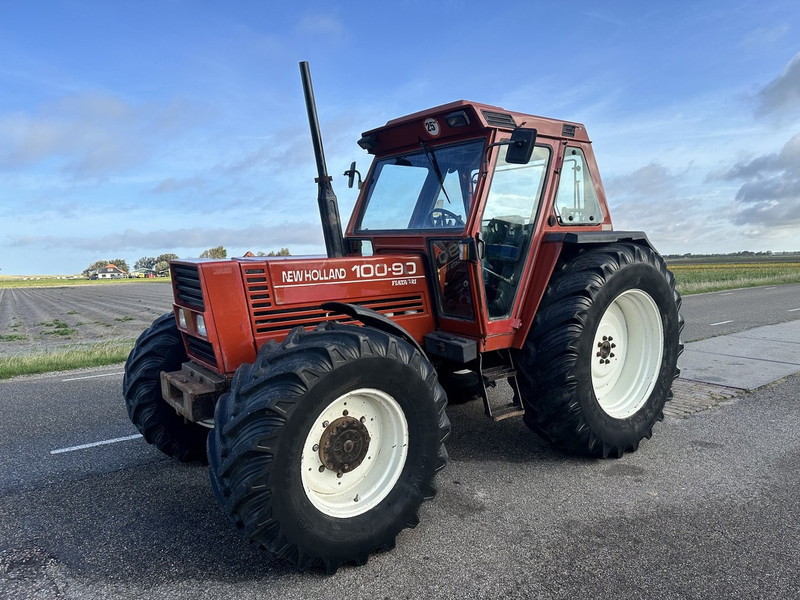 New Holland 100-90 DT - Traktori: kuva New Holland 100-90 DT - Traktori New Holland 100-90 DT - Traktori: kuva New Holland 100-90 DT - Traktori