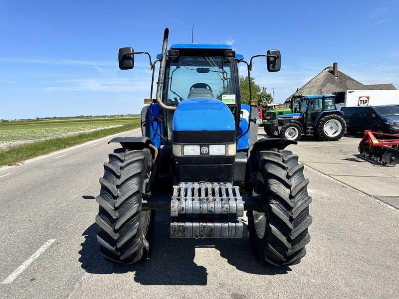 New Holland 8260 - Traktori: kuva New Holland 8260 - Traktori New Holland 8260 - Traktori: kuva New Holland 8260 - Traktori