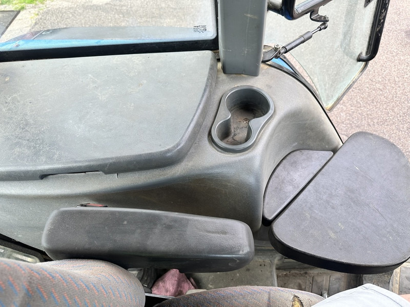 Traktori New Holland TM 140: kuva Traktori New Holland TM 140