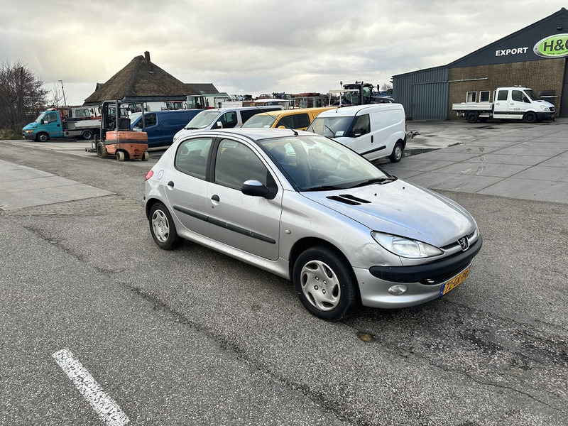 Peugeot 206 - Henkilöauto: kuva Peugeot 206 - Henkilöauto Peugeot 206 - Henkilöauto: kuva Peugeot 206 - Henkilöauto