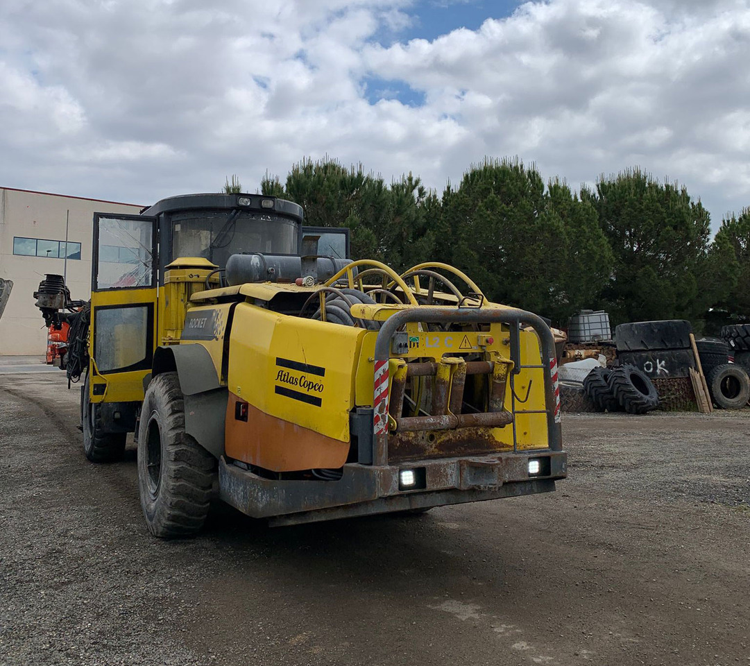 Atlas Copco L2C - Suuntaava porakone: kuva Atlas Copco L2C - Suuntaava porakone Atlas Copco L2C - Suuntaava porakone: kuva Atlas Copco L2C - Suuntaava porakone