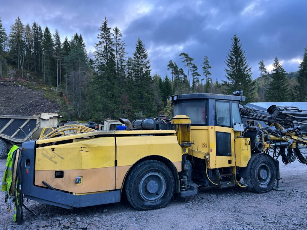 Atlas Copco M2C - Suuntaava porakone: kuva Atlas Copco M2C - Suuntaava porakone Atlas Copco M2C - Suuntaava porakone: kuva Atlas Copco M2C - Suuntaava porakone