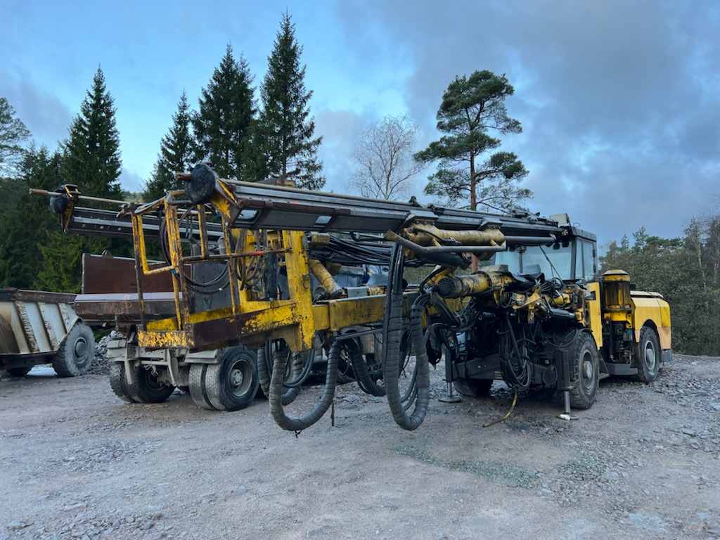 Atlas Copco M2C - Suuntaava porakone: kuva Atlas Copco M2C - Suuntaava porakone Atlas Copco M2C - Suuntaava porakone: kuva Atlas Copco M2C - Suuntaava porakone