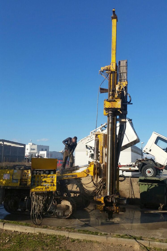 Atlas Copco Mustang 5-P4 - Paalujuntta: kuva Atlas Copco Mustang 5-P4 - Paalujuntta Atlas Copco Mustang 5-P4 - Paalujuntta: kuva Atlas Copco Mustang 5-P4 - Paalujuntta