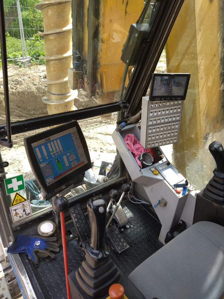 Bauer BG 15H - Paalujuntta: kuva Bauer BG 15H - Paalujuntta Bauer BG 15H - Paalujuntta: kuva Bauer BG 15H - Paalujuntta