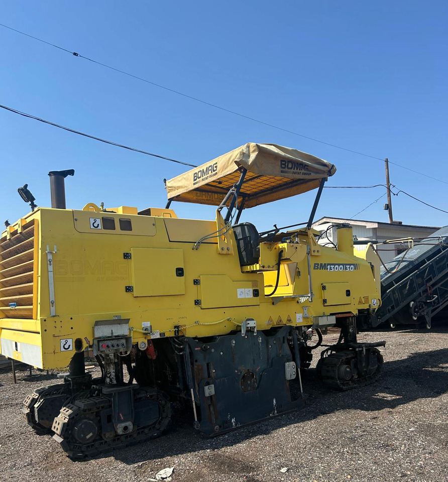 Bomag BM 1300/30 - Asfalttijyrsimen: kuva Bomag BM 1300/30 - Asfalttijyrsimen Bomag BM 1300/30 - Asfalttijyrsimen: kuva Bomag BM 1300/30 - Asfalttijyrsimen