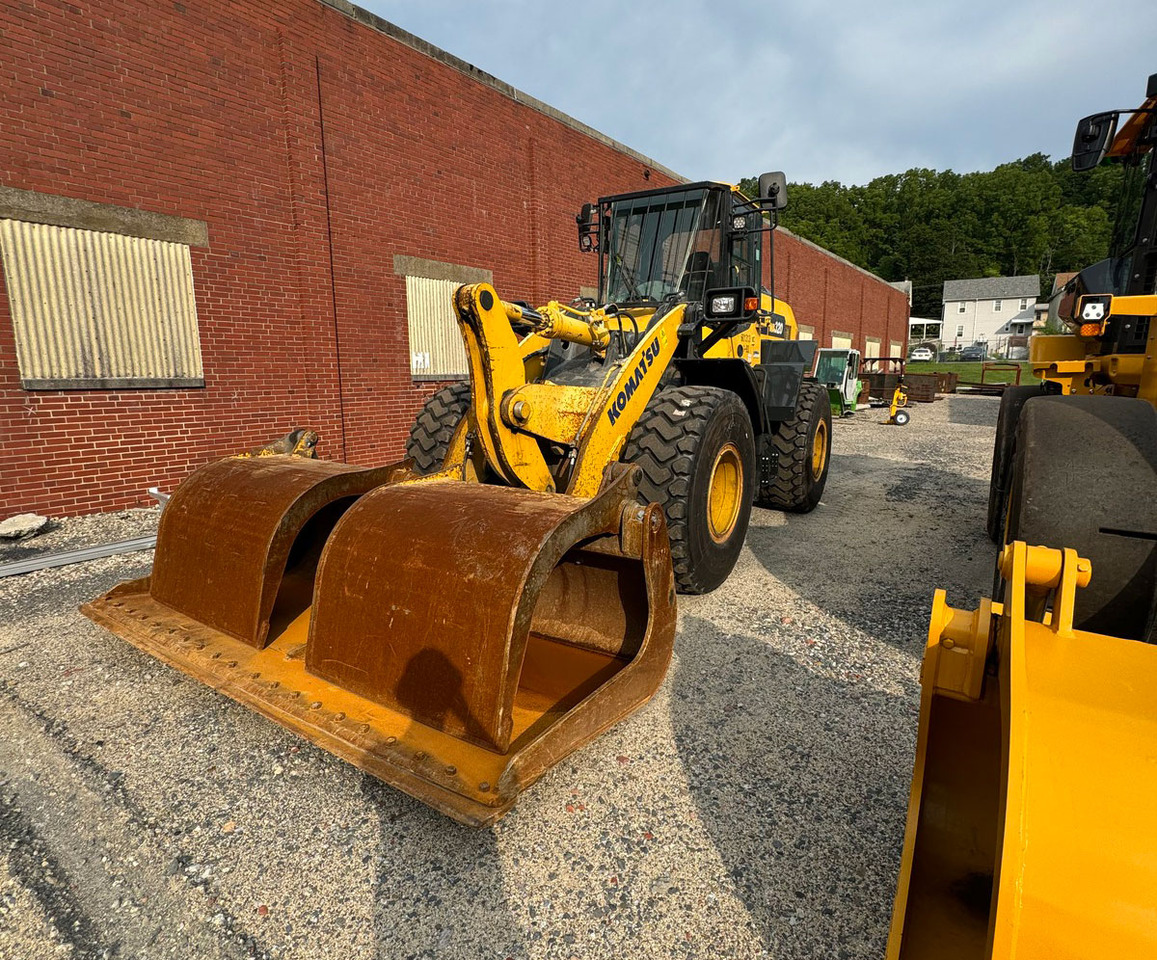 Komatsu WA320-8 - Pyöräkuormaaja: kuva Komatsu WA320-8 - Pyöräkuormaaja Komatsu WA320-8 - Pyöräkuormaaja: kuva Komatsu WA320-8 - Pyöräkuormaaja