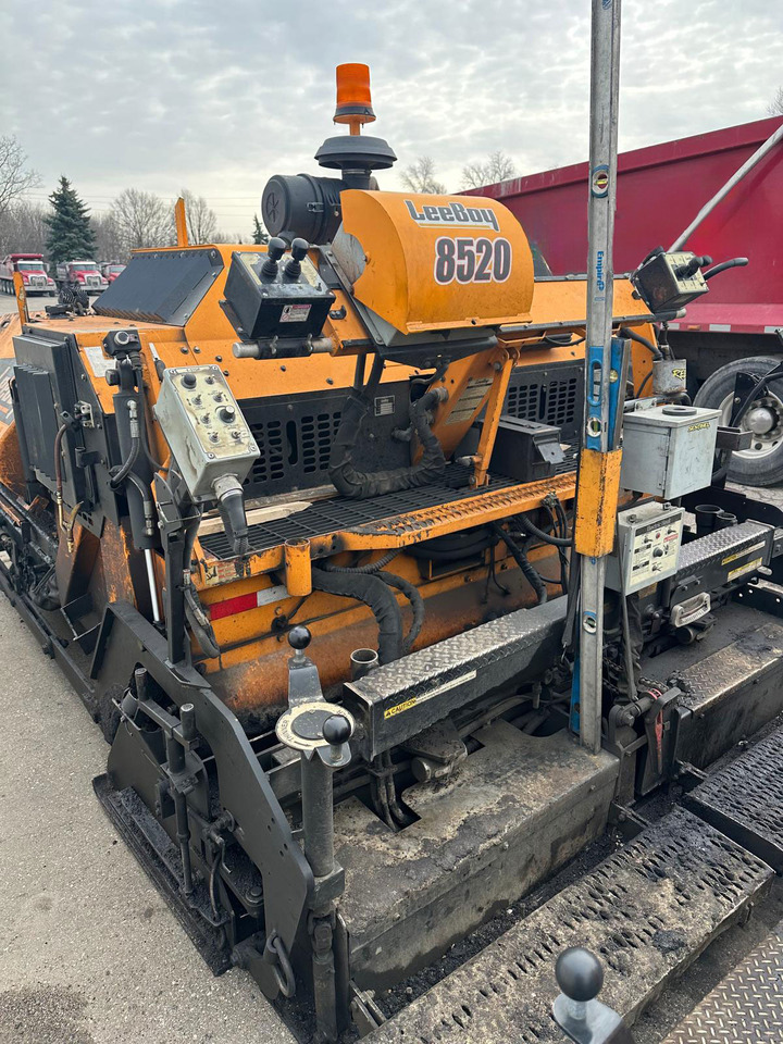 Asfalttilevittimet Leeboy 8520: kuva Asfalttilevittimet Leeboy 8520 Asfalttilevittimet Leeboy 8520: kuva Asfalttilevittimet Leeboy 8520