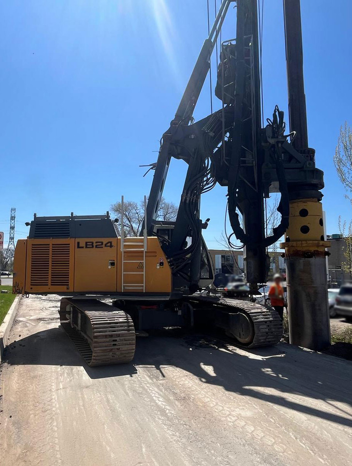 Paalujuntta Liebherr LB-24: kuva Paalujuntta Liebherr LB-24 Paalujuntta Liebherr LB-24: kuva Paalujuntta Liebherr LB-24