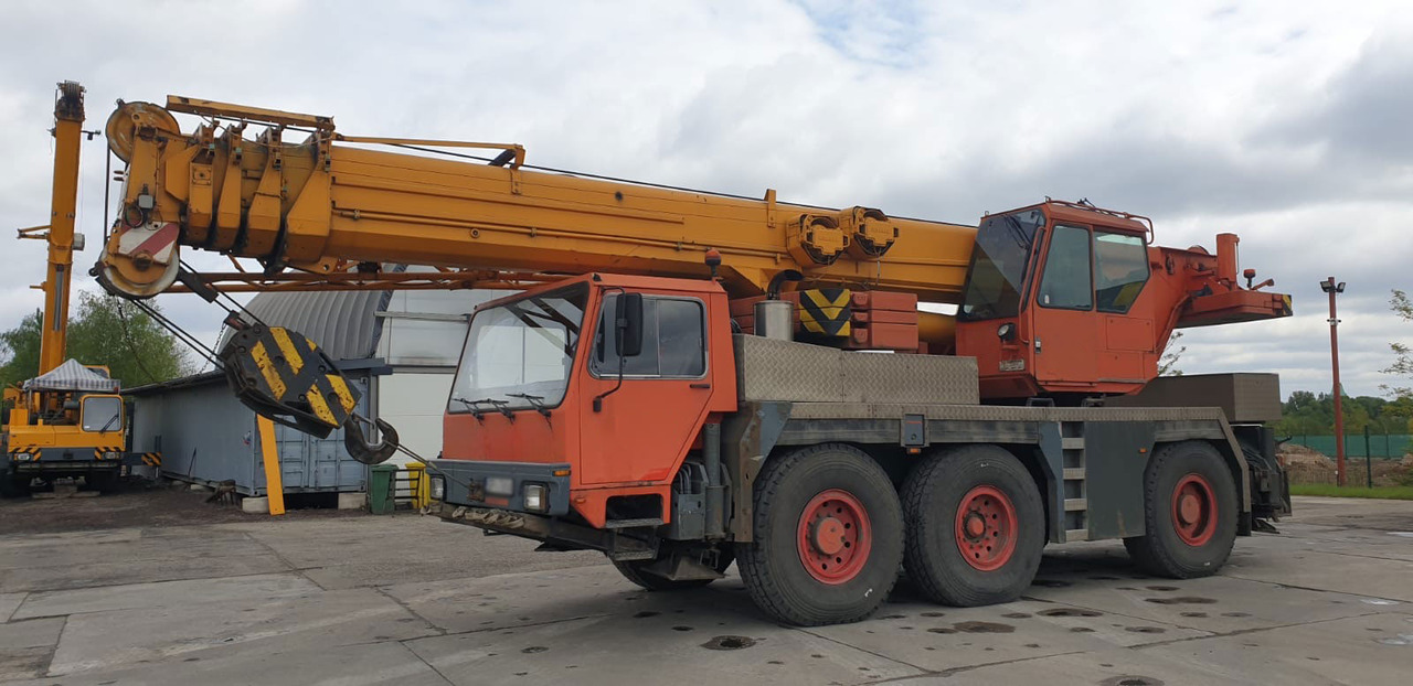Liebherr LTM 1050-1 - Ajoneuvonosturi: kuva Liebherr LTM 1050-1 - Ajoneuvonosturi Liebherr LTM 1050-1 - Ajoneuvonosturi: kuva Liebherr LTM 1050-1 - Ajoneuvonosturi