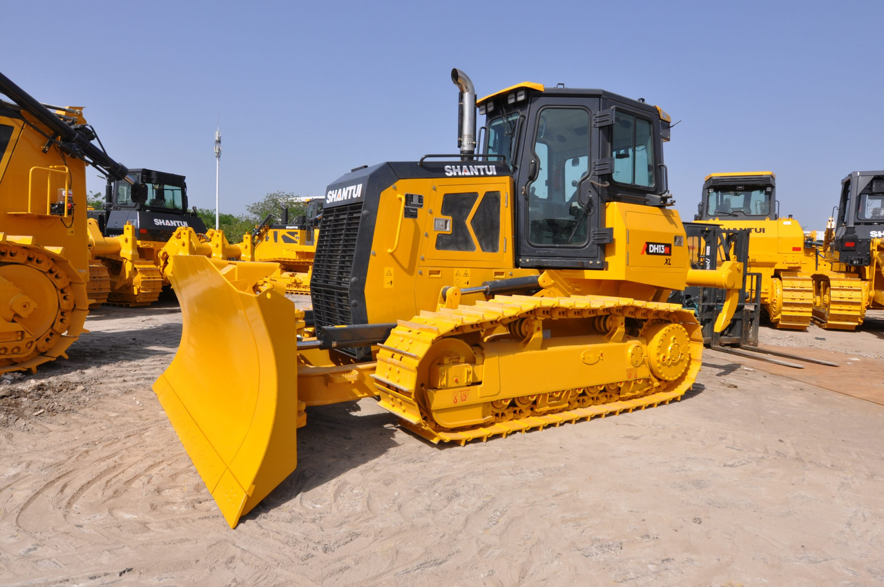 Shantui DH13M-XL - Puskutraktori: kuva Shantui DH13M-XL - Puskutraktori Shantui DH13M-XL - Puskutraktori: kuva Shantui DH13M-XL - Puskutraktori