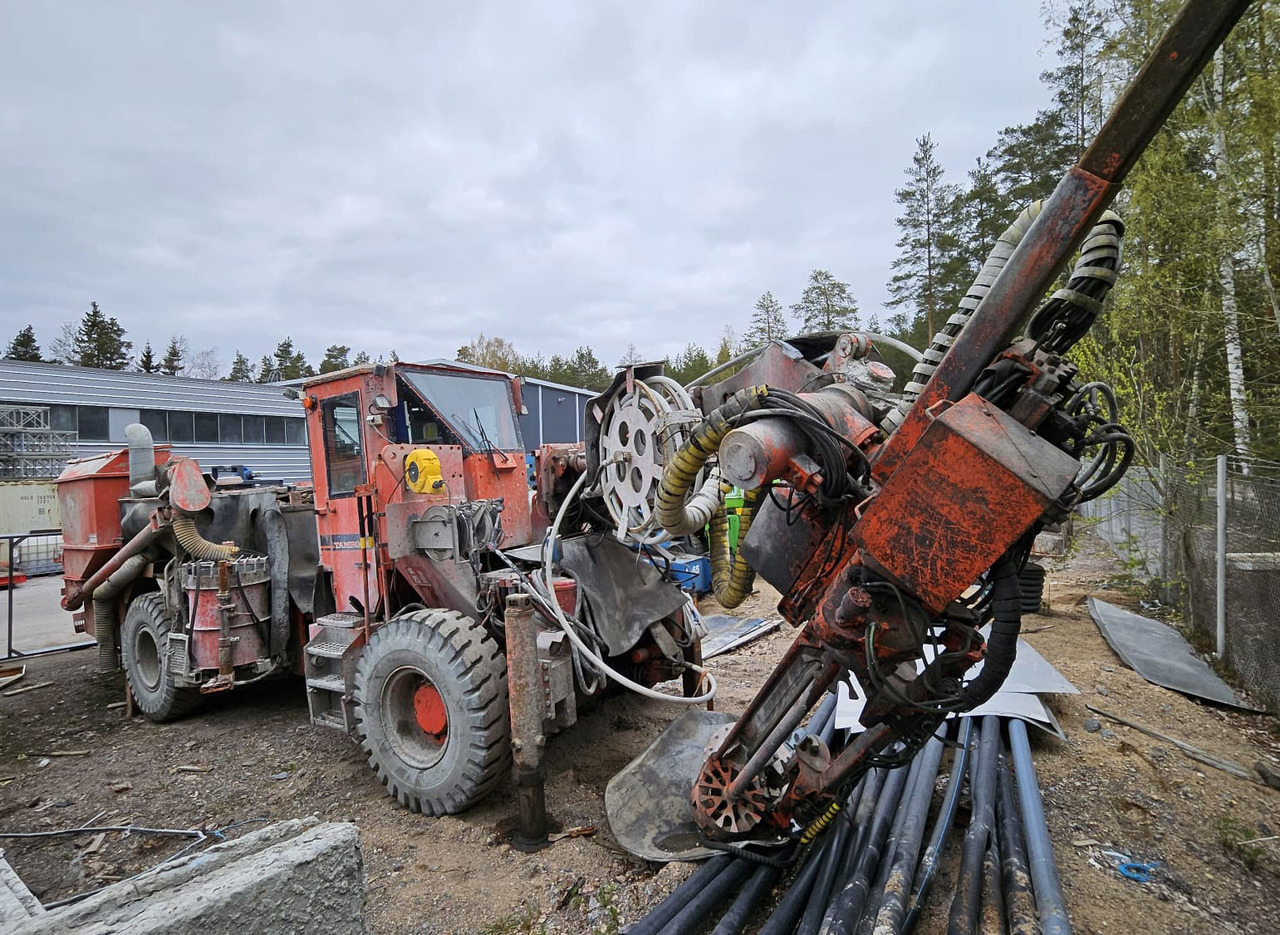 Tamrock Cabolt 530 - Suuntaava porakone: kuva Tamrock Cabolt 530 - Suuntaava porakone Tamrock Cabolt 530 - Suuntaava porakone: kuva Tamrock Cabolt 530 - Suuntaava porakone
